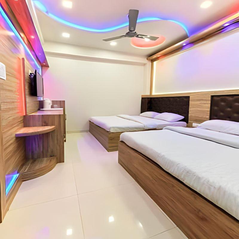 Taj Square A Luxurious Family Homestay Агра Екстер'єр фото