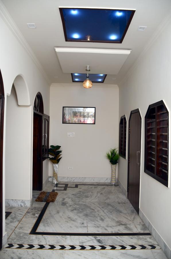 Taj Square A Luxurious Family Homestay Агра Екстер'єр фото