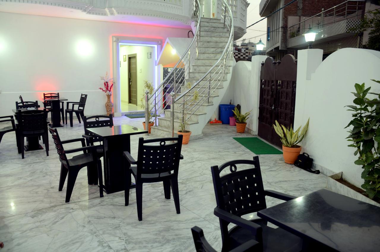 Taj Square A Luxurious Family Homestay Агра Екстер'єр фото