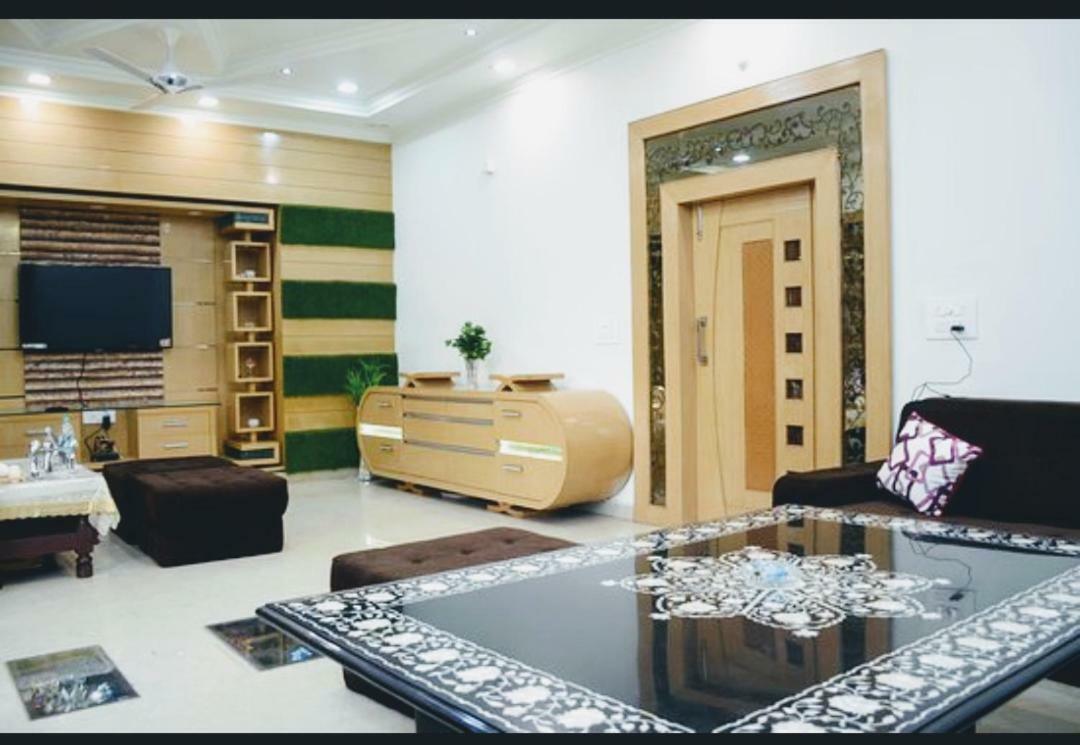 Taj Square A Luxurious Family Homestay Агра Екстер'єр фото